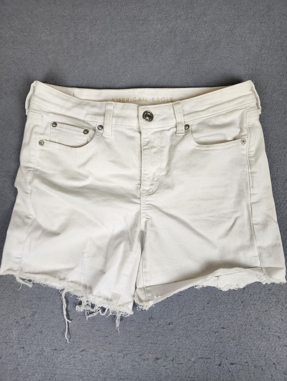 American Eagle Super Stretch White Shorts Y2K Minimalist Costal Cowgirl Size 8